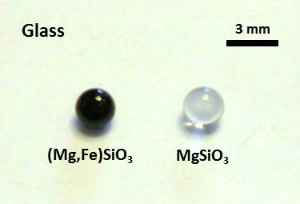 Glass spheres with MgSiO3 and (Mg,Fe)SiO3 compositions